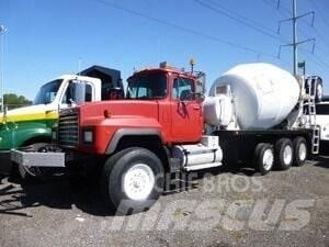 Mack RD690S Altele
