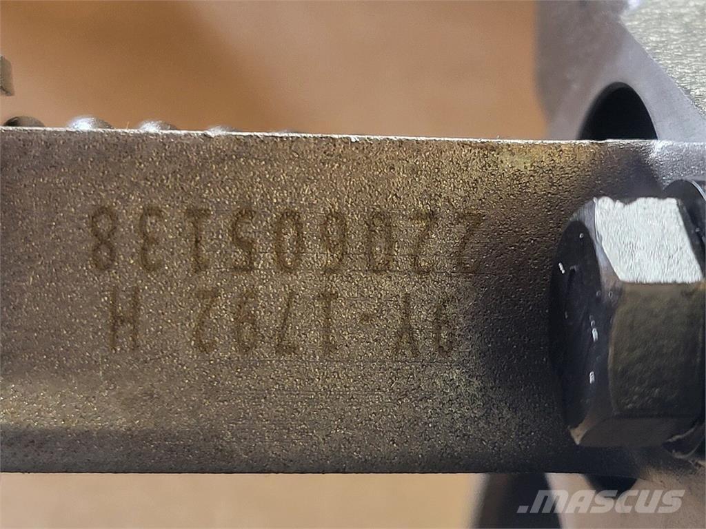 CAT 520-2925 Pompa de apa