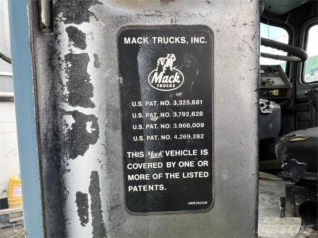 Mack RD690S Masini utilitare