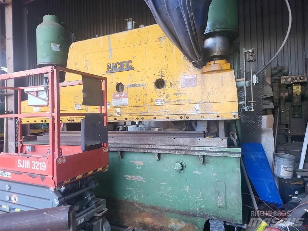 Pacific 200-12 Utilaje construcții - Altele