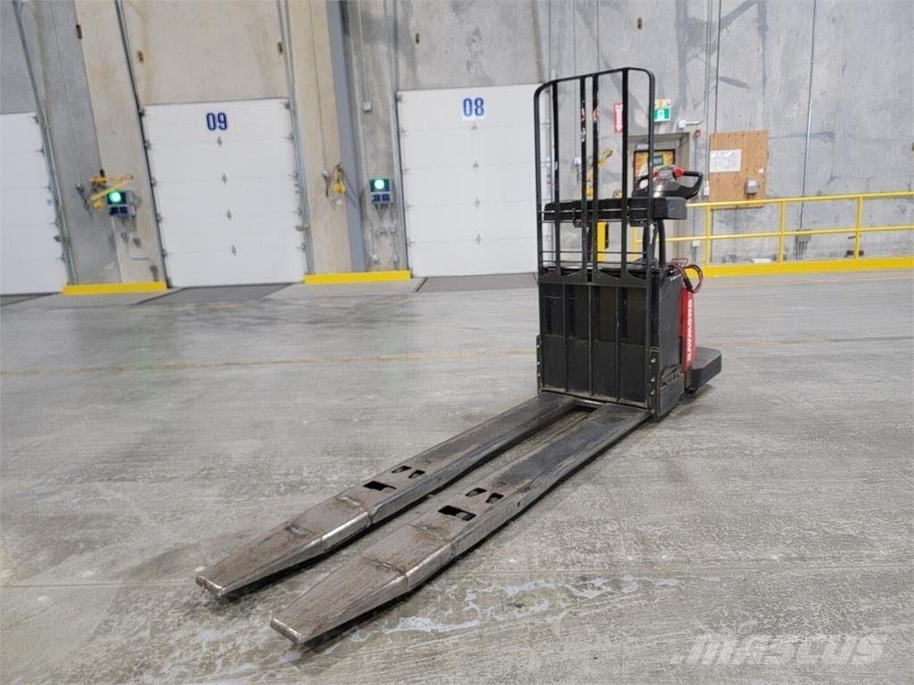 Raymond 8410 Utilaje construcții - Altele