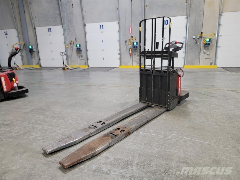 Raymond 8410 Utilaje construcții - Altele