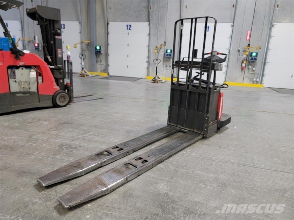 Raymond 8410 Utilaje construcții - Altele