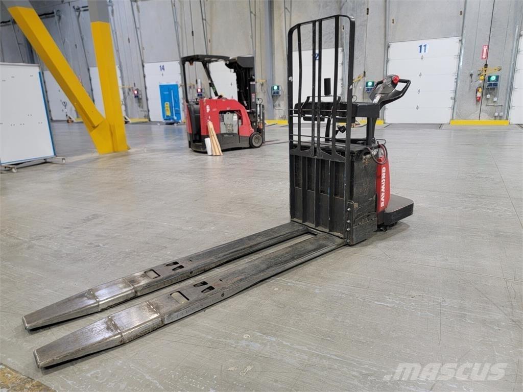 Raymond 8410 Utilaje construcții - Altele