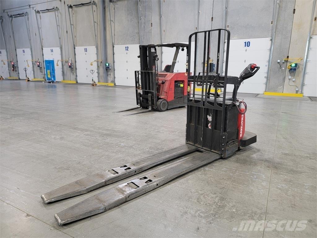 Raymond 8410 Utilaje construcții - Altele