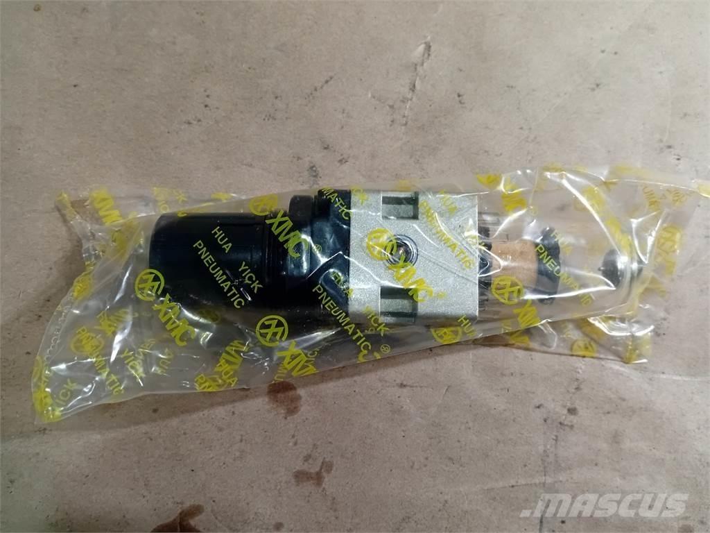  XMC AW2000-02 Utilaje construcții - Altele