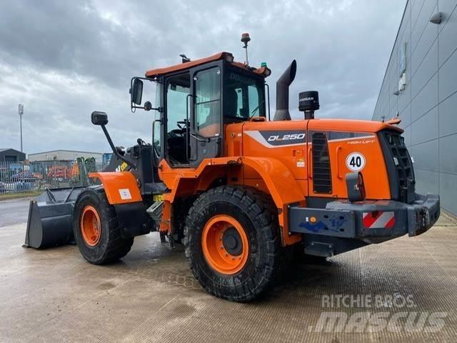 Develon DL250-5 Incarcator pe pneuri
