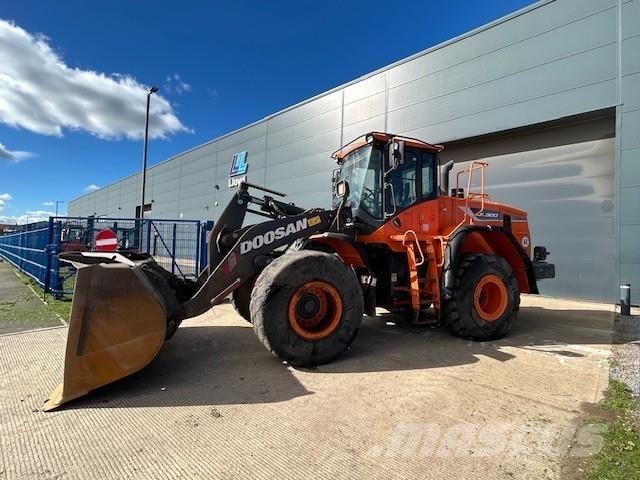 Develon DL300-5 Incarcator pe pneuri