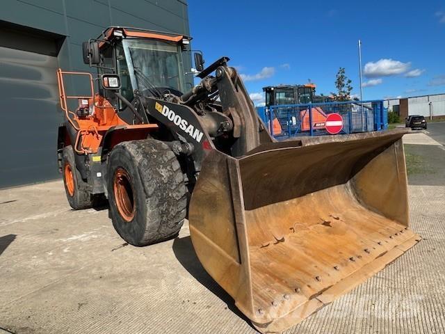 Develon DL300-5 Incarcator pe pneuri