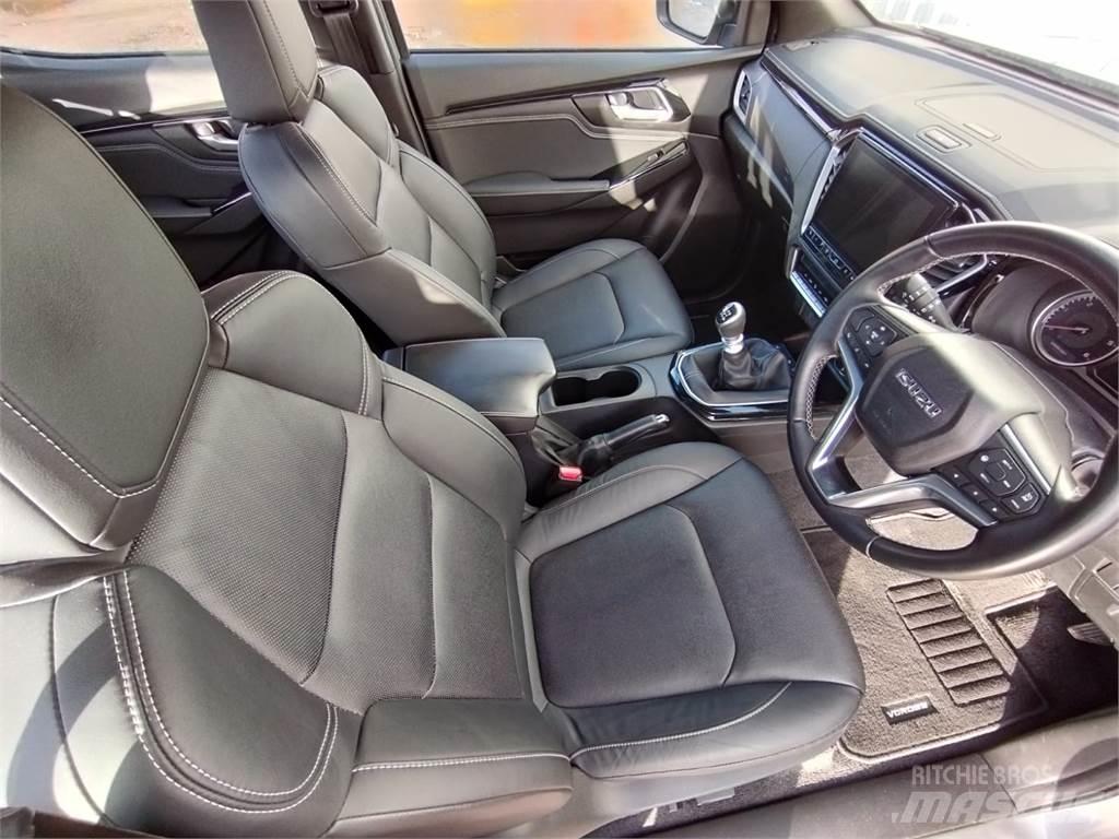 Isuzu V-Cross Pick up/Platou