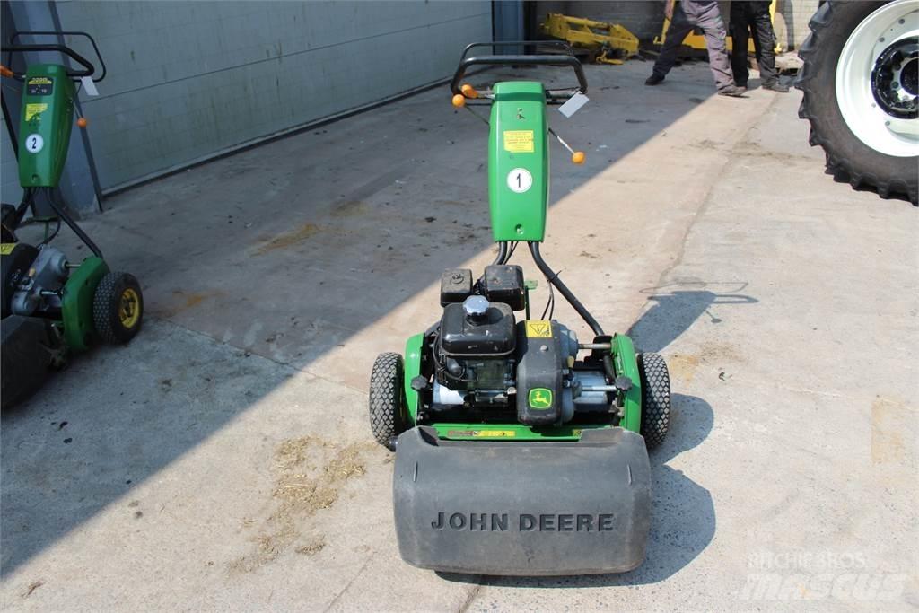 John Deere 220B Masini de tuns