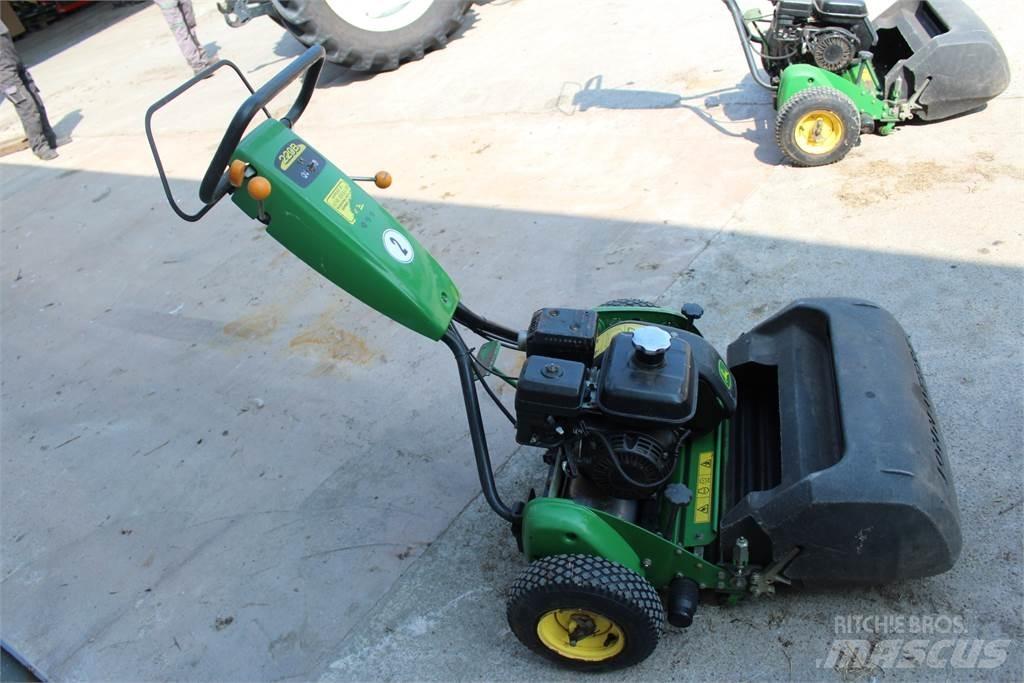John Deere 220B Masini de tuns