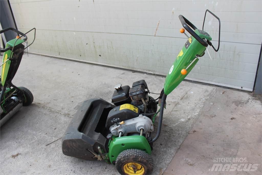 John Deere 220B Masini de tuns