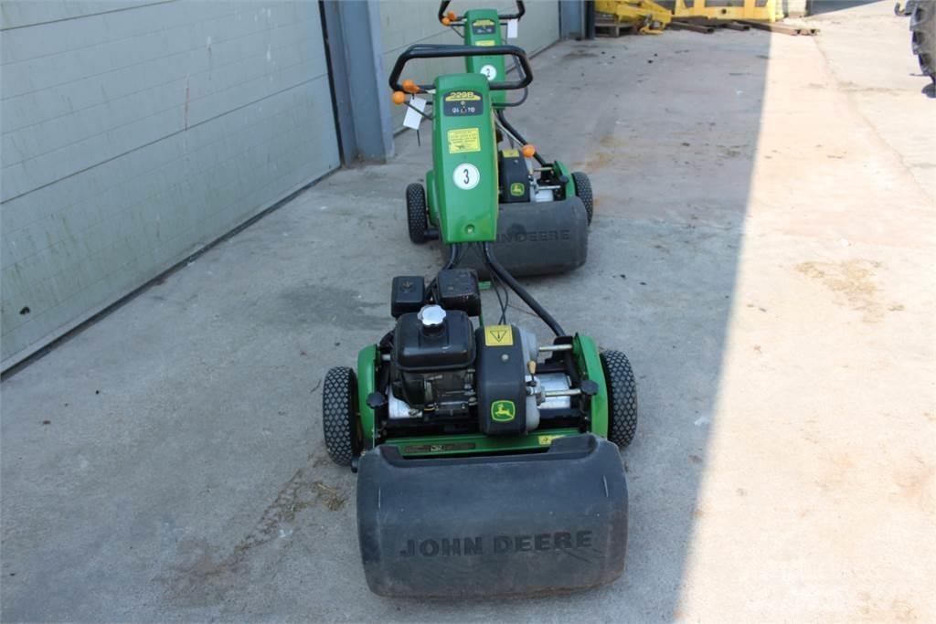 John Deere 220B Masini de tuns