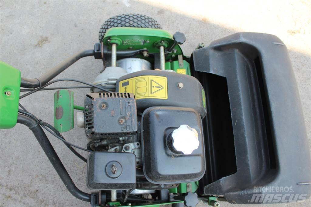 John Deere 220B Masini de tuns