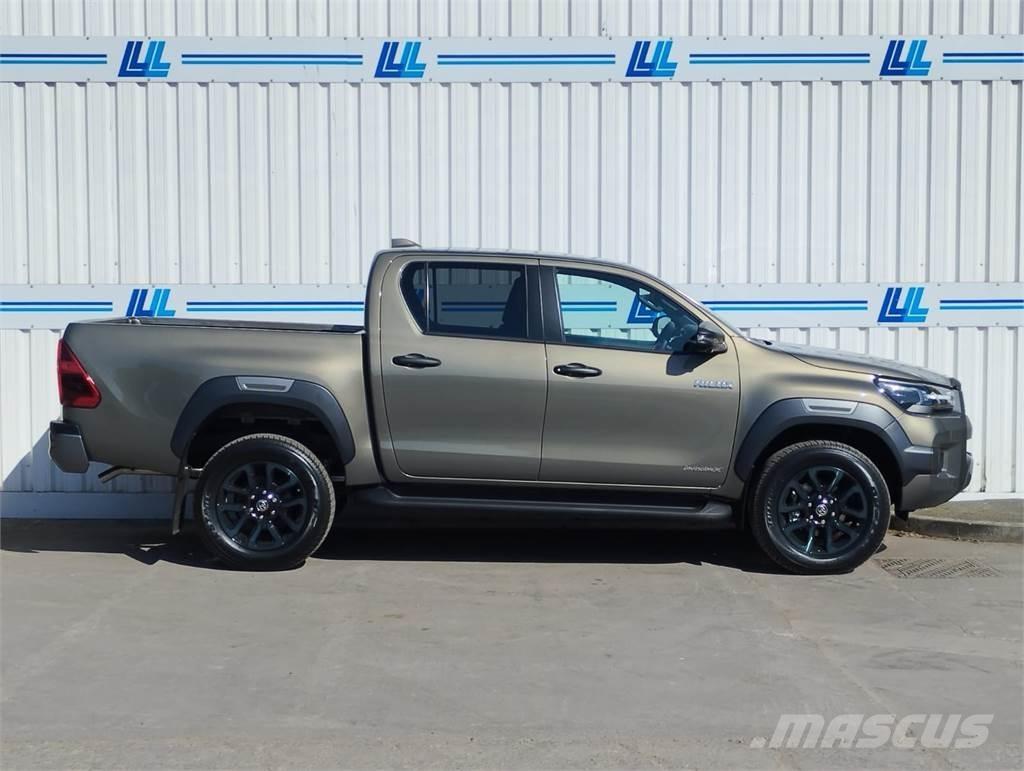Toyota Invincible X Pick up/Platou