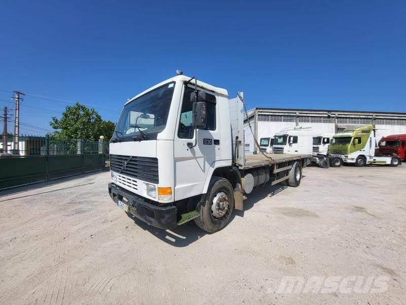 Volvo FL7 Camioane platforma/prelata