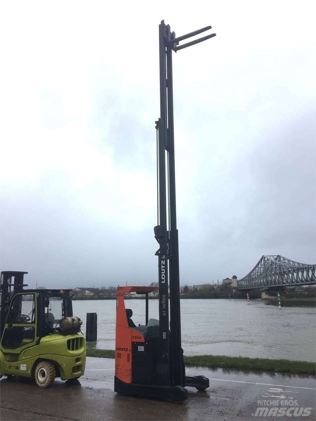 BT RRE160 Stivuitor cu catarg retractabil