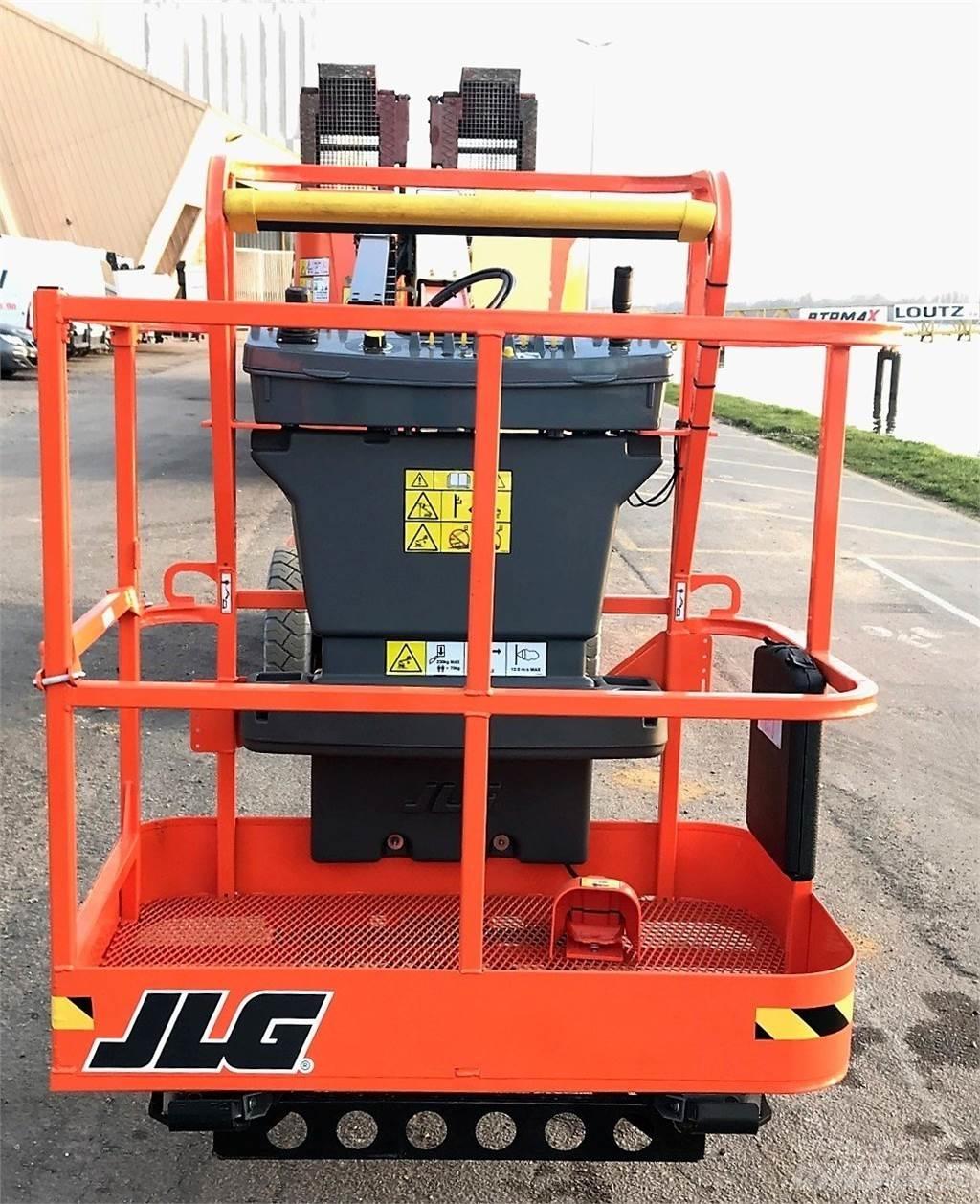 JLG E300AJ Alte ascensoare si platforme
