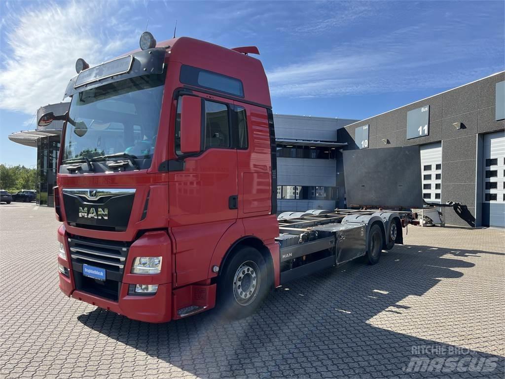 MAN TGX 26.500 6x2 Camion cadru container