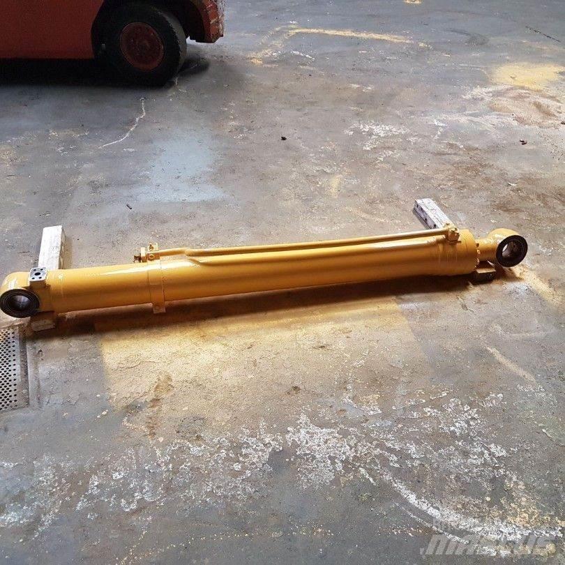 Komatsu  Utilaje construcții - Altele