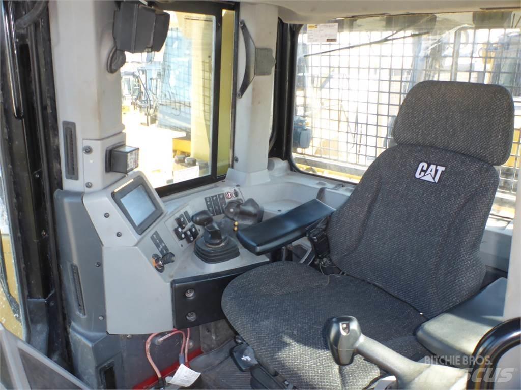 CAT D8T Buldozere pe senile