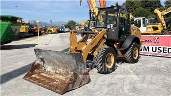 CASE 221F 4x4 Incarcator pe pneuri