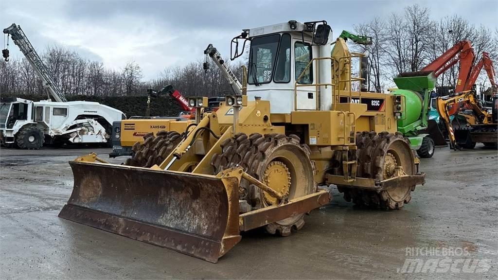 CAT 825C Buldozere pe senile