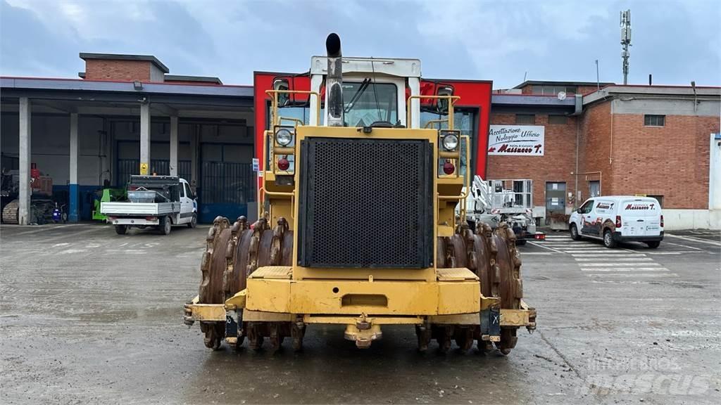 CAT 825C Buldozere pe senile