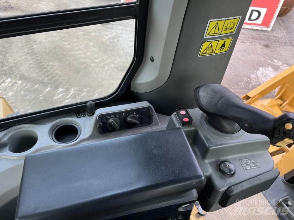 CAT D7E Buldozere pe senile
