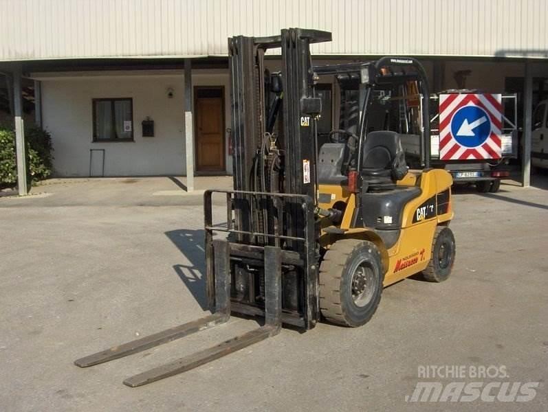 CAT DP30N Stivuitor diesel
