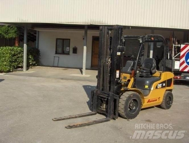 CAT DP30N Stivuitor diesel
