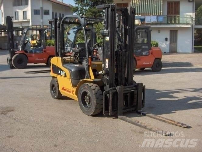 CAT DP30N Stivuitor diesel