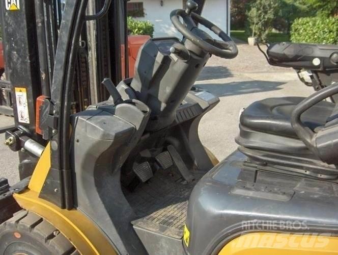 CAT DP30N Stivuitor diesel