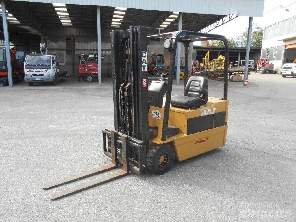 CAT F35 Stivuitor electric
