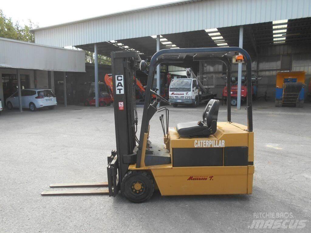 CAT F35 Stivuitor electric