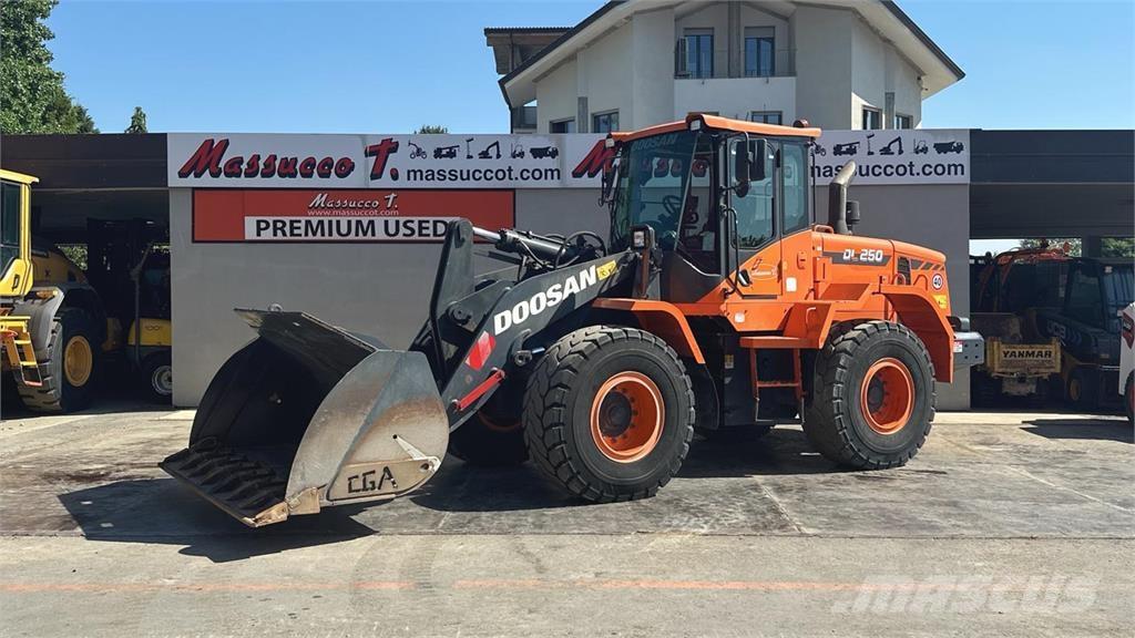 Doosan DL250-5 Incarcator pe pneuri