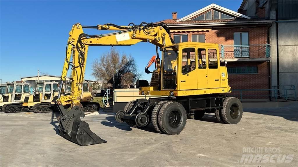 Fuchs MHB 230 ZW 4x4 Excavatoare cu roti
