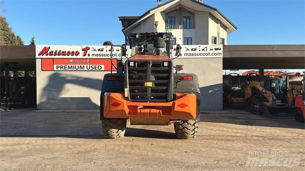 Hitachi ZW220-6 Incarcator pe pneuri