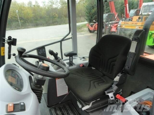 Hitachi ZW65 Incarcator pe pneuri