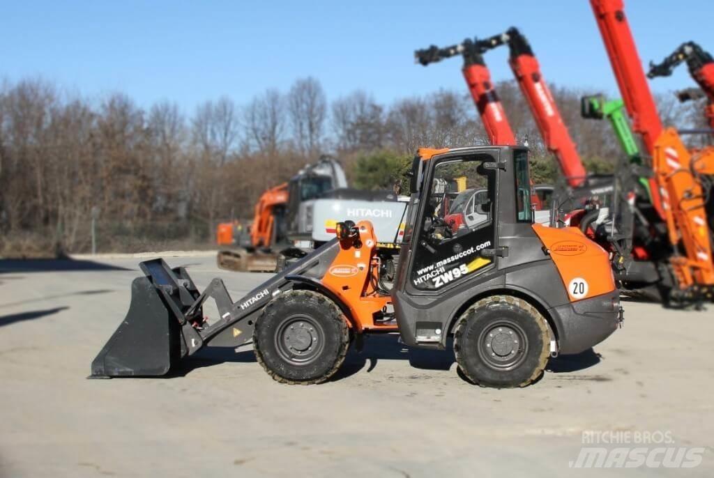 Hitachi ZW95 Incarcator pe pneuri
