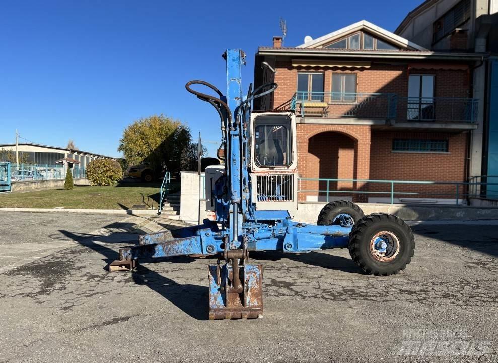  Kamo 3CX Excavatoare