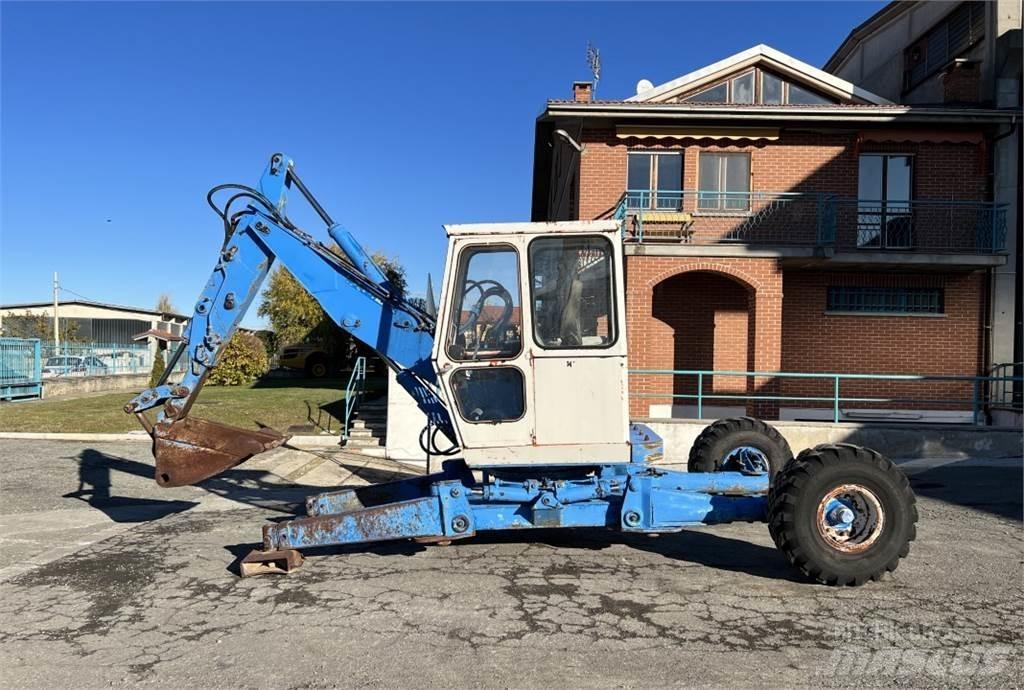  Kamo 3CX Excavatoare
