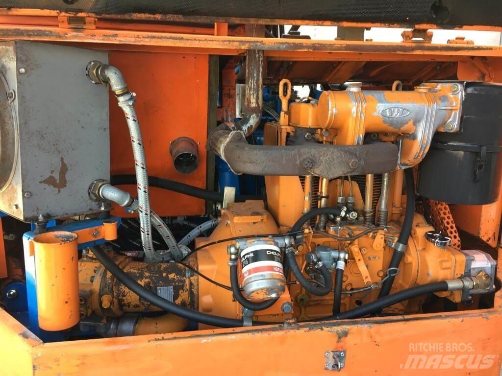 Kamo 3X Excavatoare