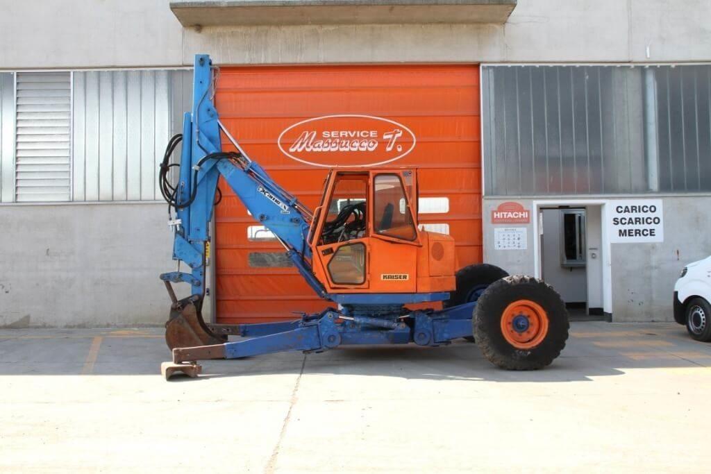  Kamo 3X Excavatoare