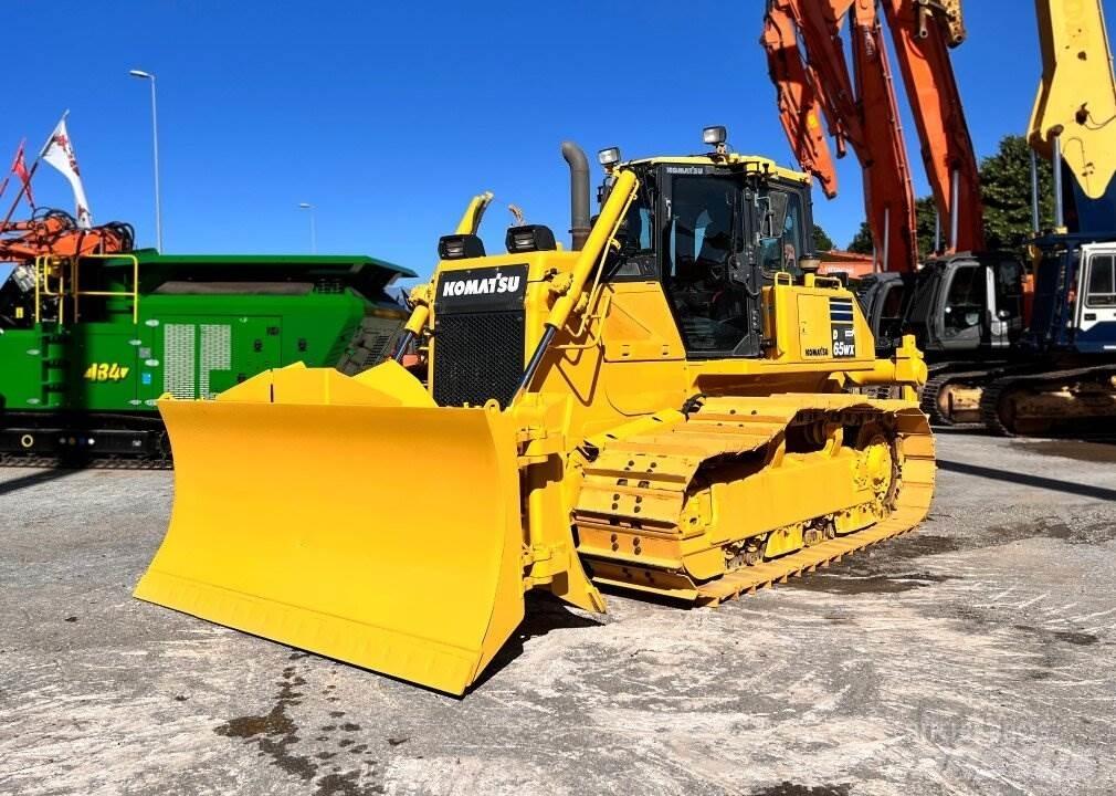 Komatsu D65 Buldozere pe senile