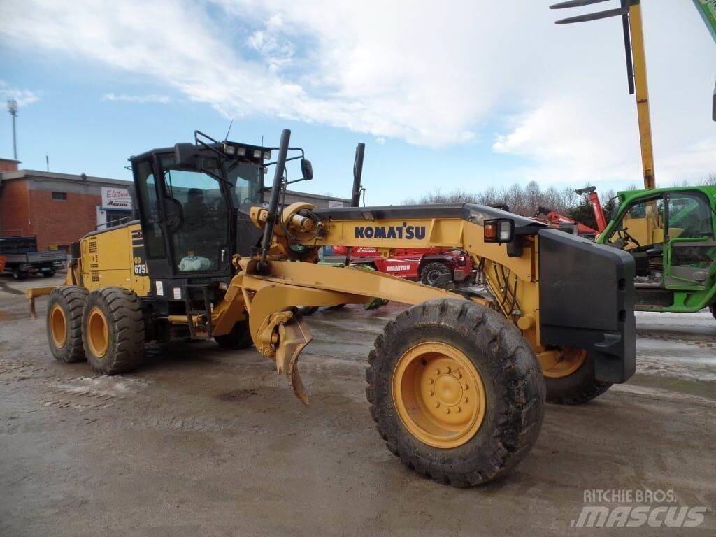 Komatsu GD675-5 Buldozere pe senile