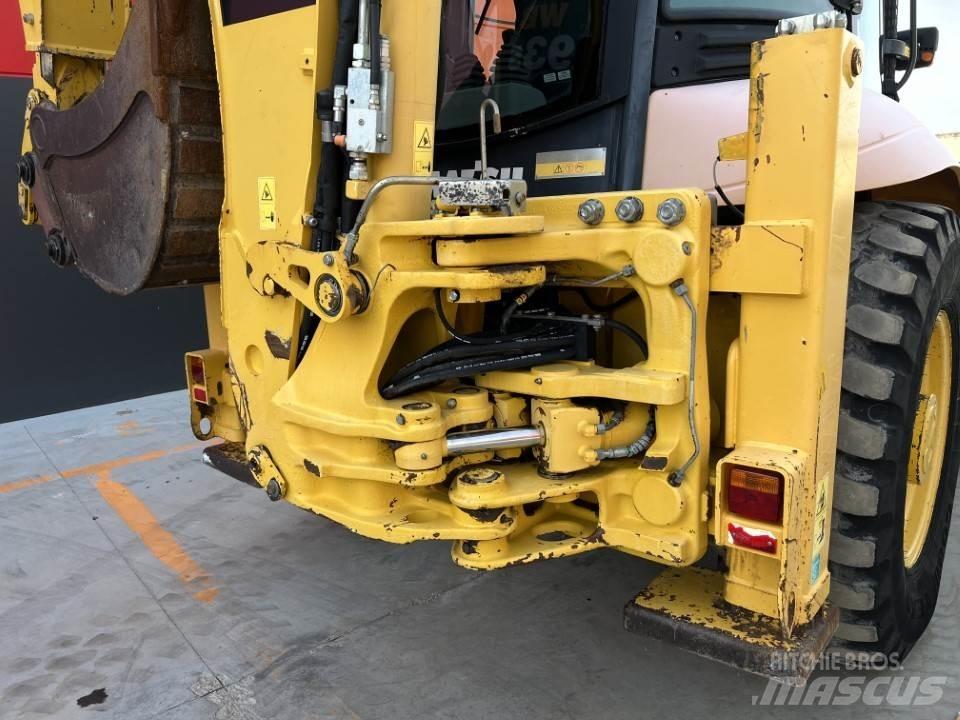 Komatsu WB93S-5E0 Buldoexcavatoare