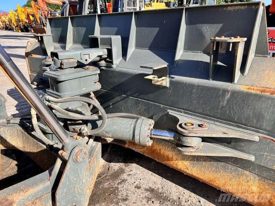 Liebherr 736 Buldozere pe senile