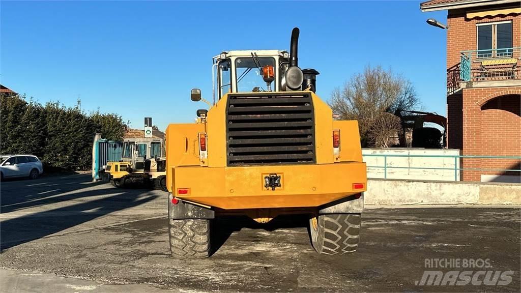 Liebherr L 551 Incarcator pe pneuri